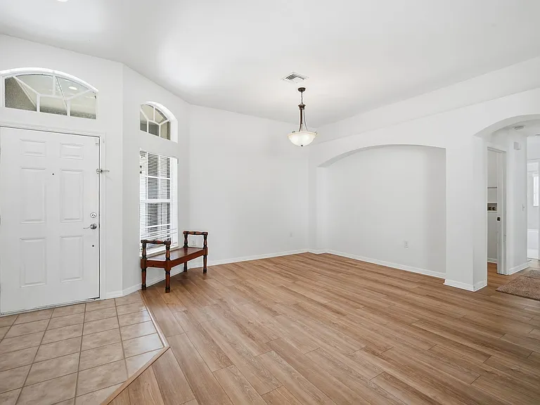 5912 Bramble Bush Ct — Photo 4