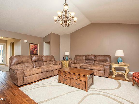3rd image of 3819 Brookview Ct