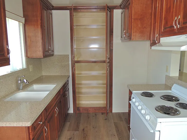 321 Gladys Ave #4 — Photo 3