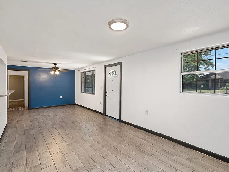 205 Pine St — Photo 9