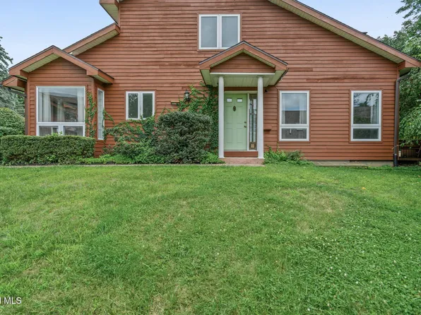 18 Lillian Lane, Troy, NY 12180