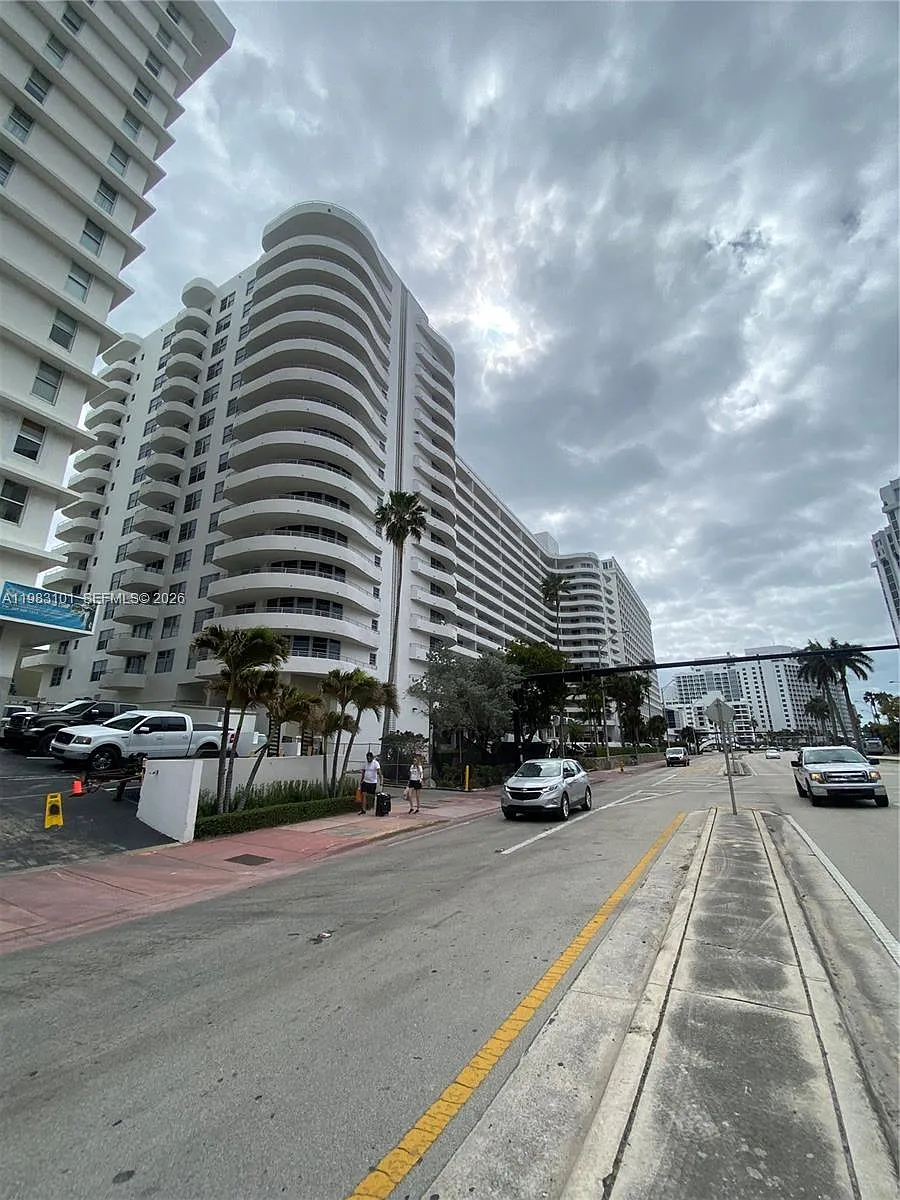 Photo 1 of 23 - 5555 Collins Ave #17A - Miami Beach, FL Primary Photo - 5555 Collins Ave #17A