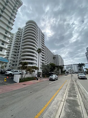 5555 Collins Ave Photo 1
