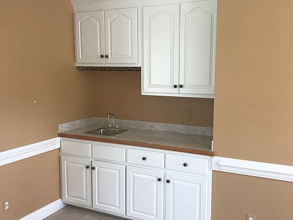 5th image of 3200 Greystone Dr