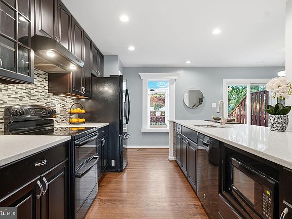 5th image of 711 Herndon Woods Ct