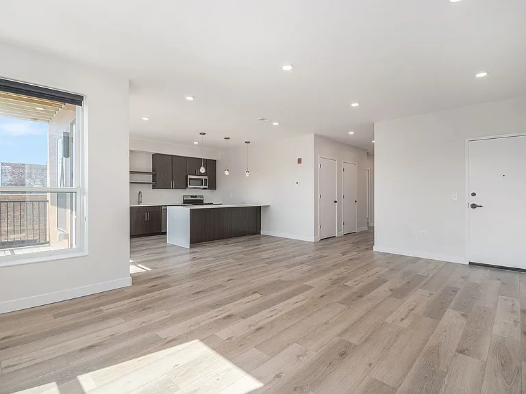300 E 13th St — Photo 15