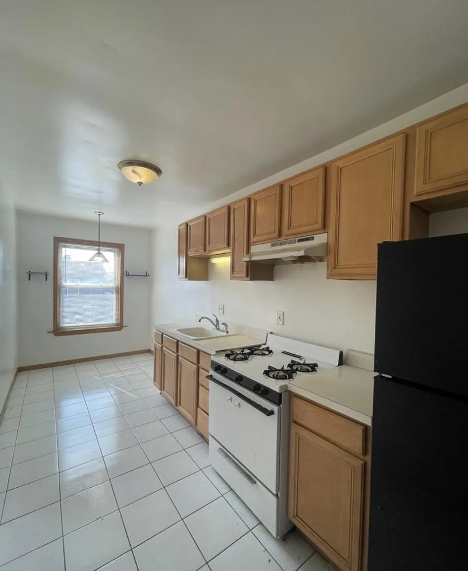 4024 West Montrose Avenue #2 — Photo 2