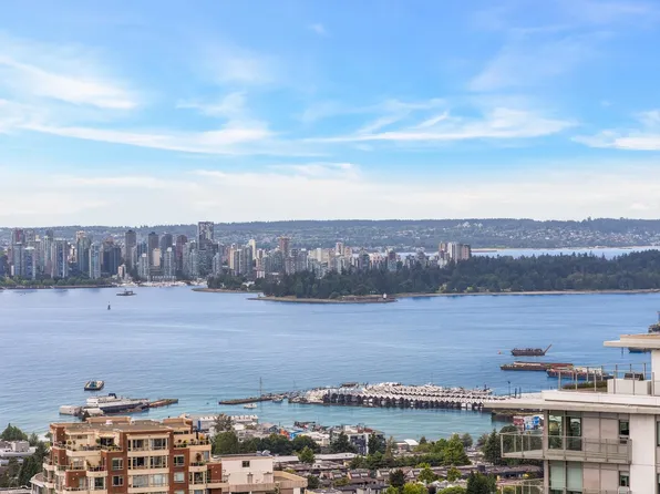 125 E 14th St #2105, North Vancouver, BC V7L 2N7