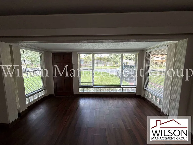 3215 N Orange Ave — Photo 6