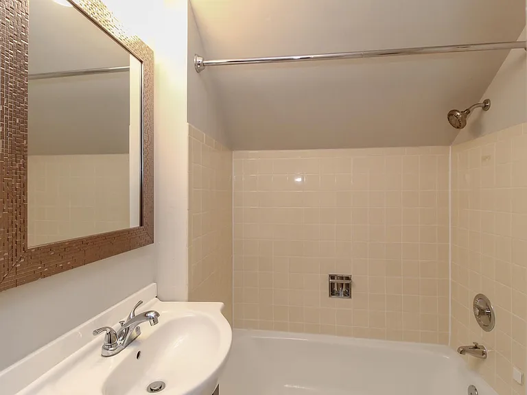 7655 Latona Ave NE — Photo 17