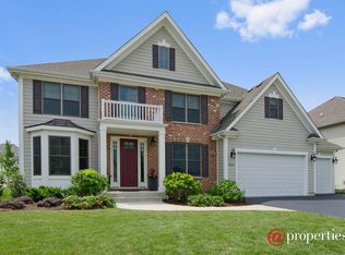 3547 Hidden Fawn Dr, Elgin, IL 60124