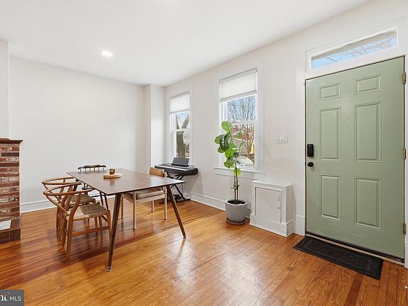 3rd image of 215 15th St NE