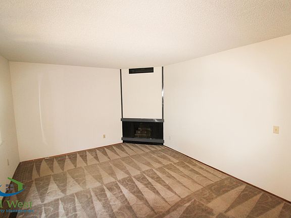 4th image of 2-1393 Lexington Dr #2