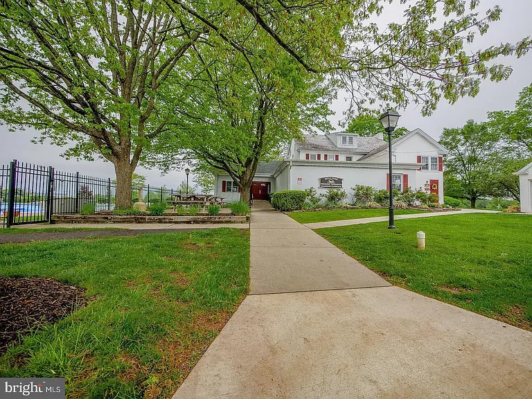 1001 Winfield Ct — Photo 48