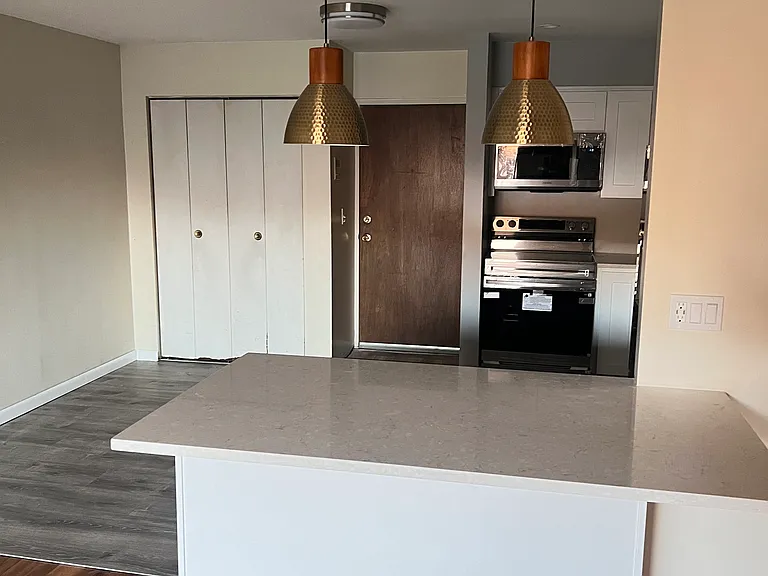 581 Crown St #53 — Photo 4