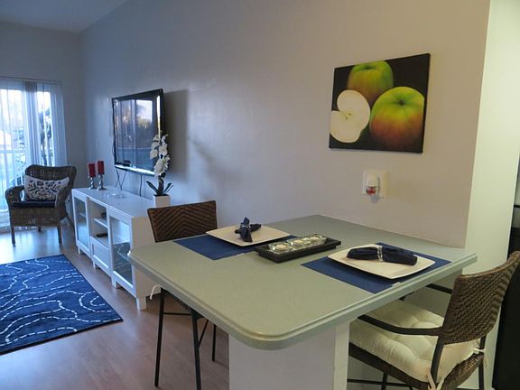 2nd image of 880 Mandalay Ave #112