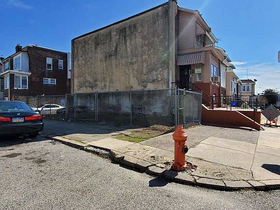 4th image of 2521 S Berbro St