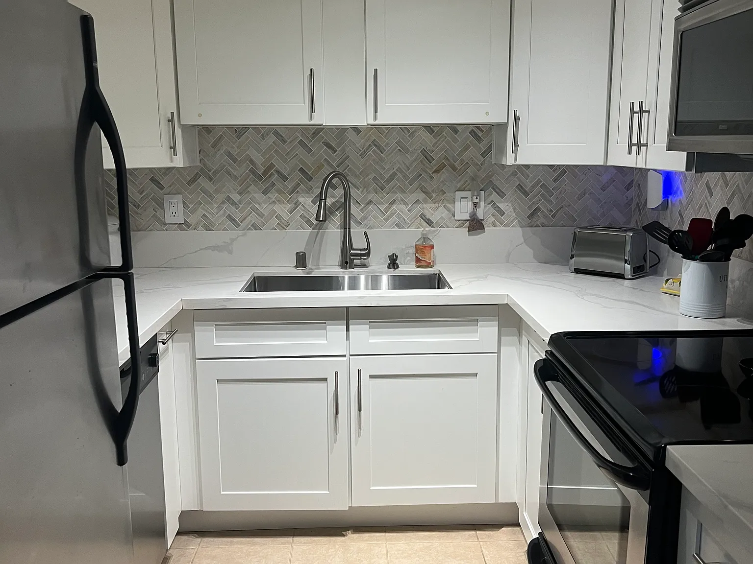 2 bed, 867 sqft, $3,600 — Photo 3