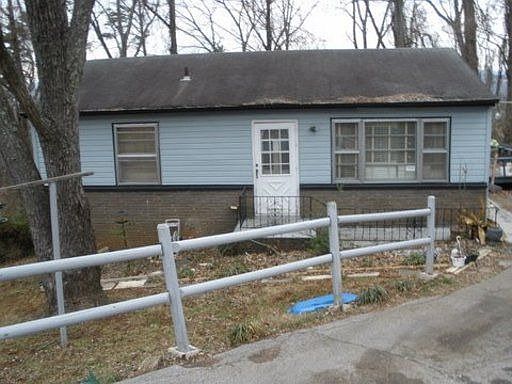 1st image of 2637 Vucrest Ave