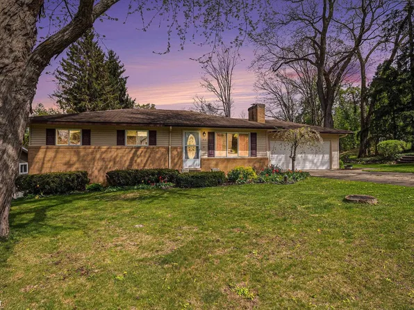 812 Elkinford Dr, White Lake, MI 48383