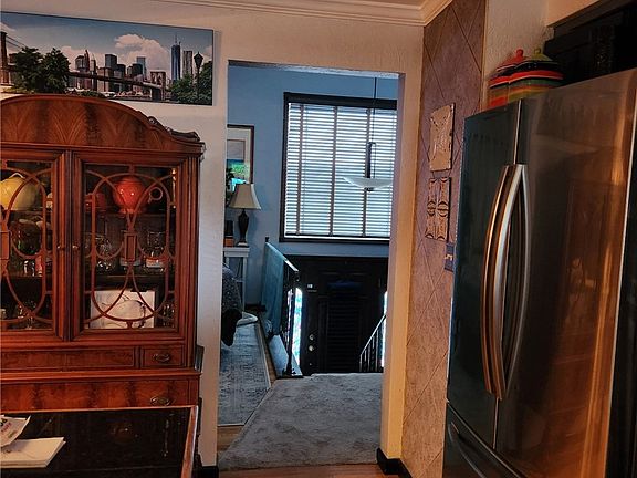4th image of 143 Edgewater Dr