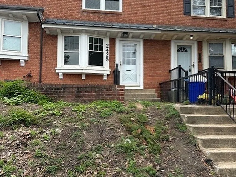 2428 Mercer St — Photo 1