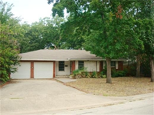 1st image of 2514 Robinwood Ln