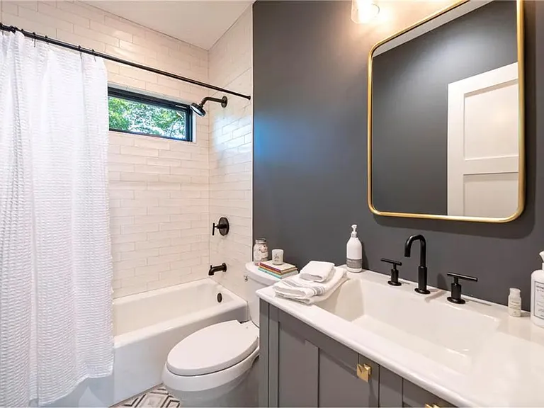 360 Sinclair Ave NE — Photo 7