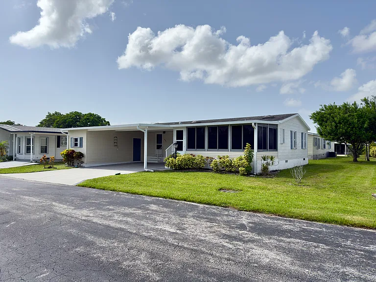 827 Sun Glow St — Photo 1