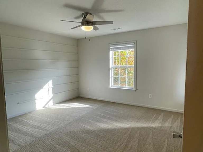 702 Patriot Ln — Photo 7