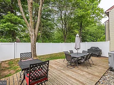 3rd image of 110 Hilltop Ct