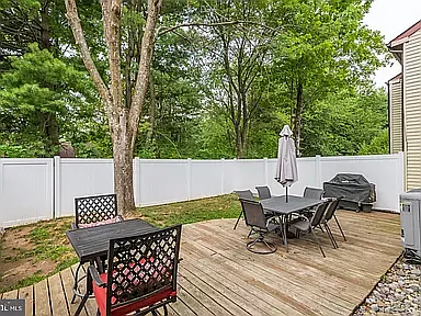 110 Hilltop Ct — Photo 3