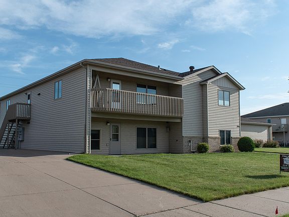 2nd image of 806 Bridgeport Dr