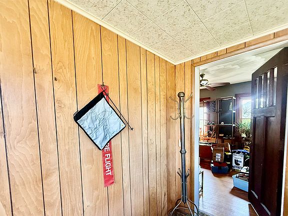 3rd image of 1025 Shenk Ave