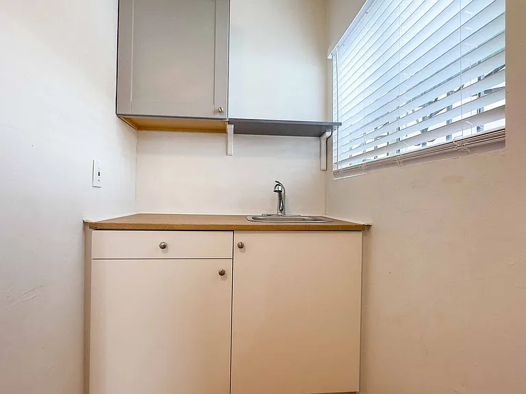 260-262 S Gregory St #&-301-307 — Photo 7