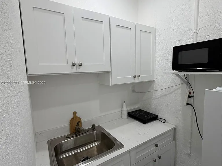 2442 NE 3rd Ct #A — Photo 5