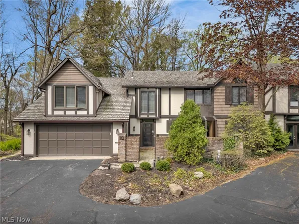 10 Hidden Valley Dr #10, Rocky River, OH 44116