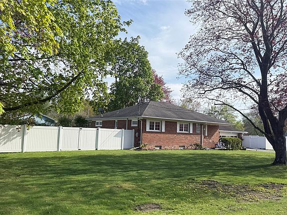 3rd image of 60 Ryerson Rd