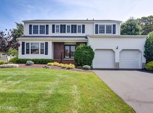 16 Locksley Ln, Manalapan, NJ