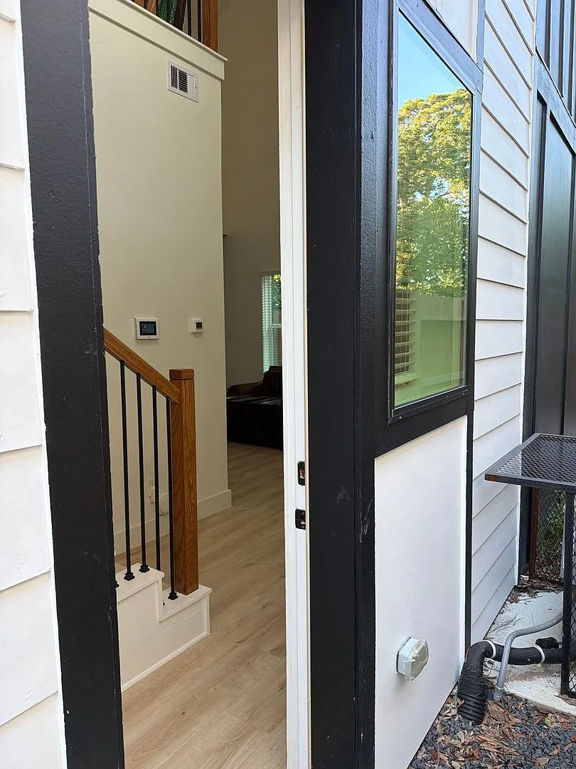 Charming 2BR Duplex in Houston — Photo 4