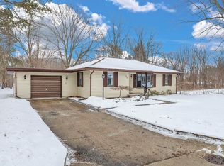 39 S Flower St, Croswell, MI 48422