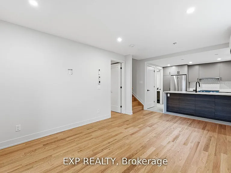 512 Roosevelt Ave #A2 — Photo 2