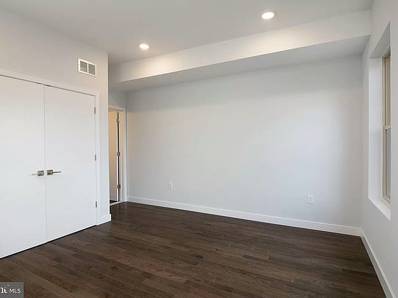 3rd image of 2016 N Franklin St #2