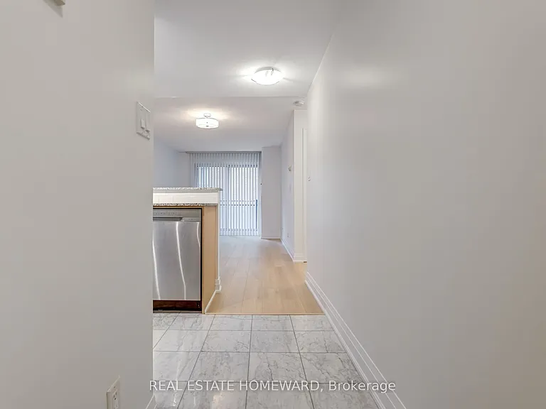 300 Bloor St E #611 — Photo 9