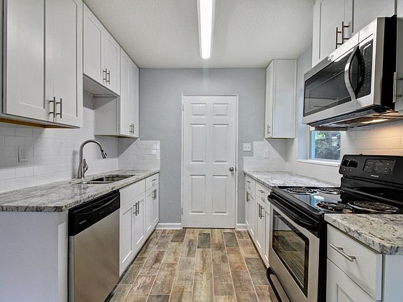 4th image of 3948 Shasta Dr