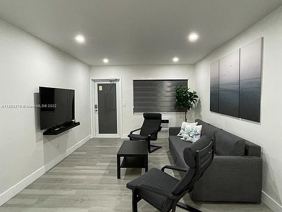 4th image of 8501 Crespi Blvd APT 5