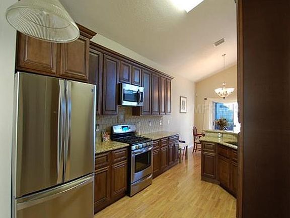 4th image of 17740 Esprit Dr