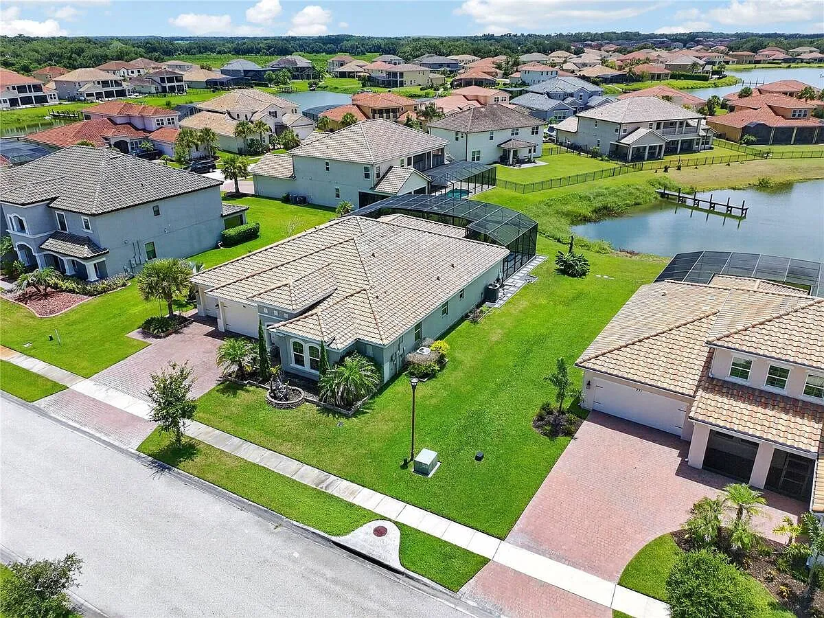 4 bed, 3.0 bath, 2931 sqft, $3,400 — Photo 3