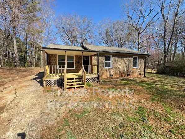 7706 Newsome Ct, Browns Summit, NC 27214