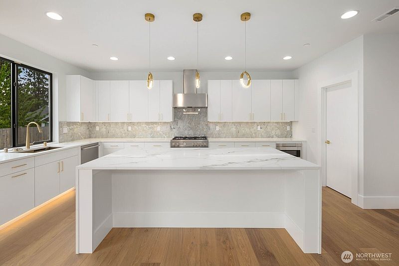 4th image of 16219 Simonds Road NE